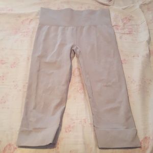 Lululemon Athletica grey athletic capris leggings